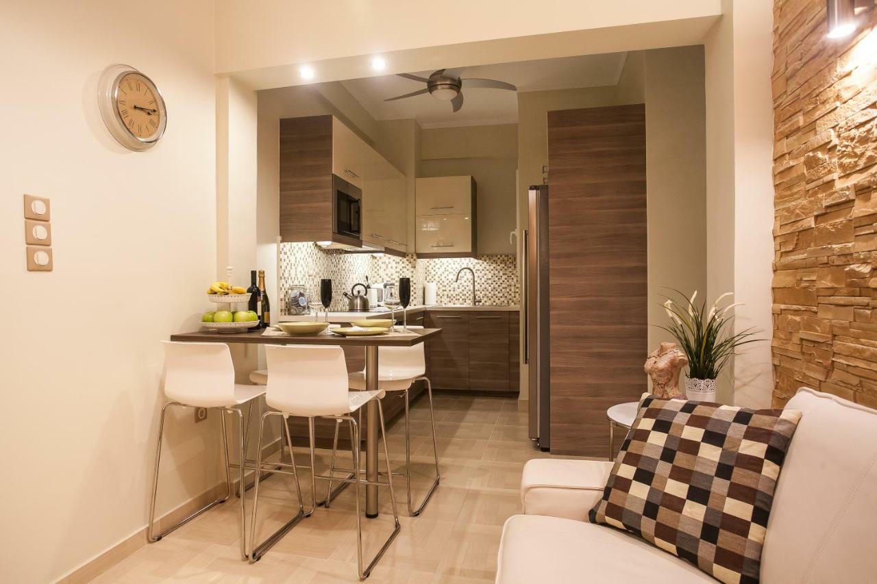 Pretty Rooms In Gold And Blue Apartment In Safe Central Area Athens Ngoại thất bức ảnh